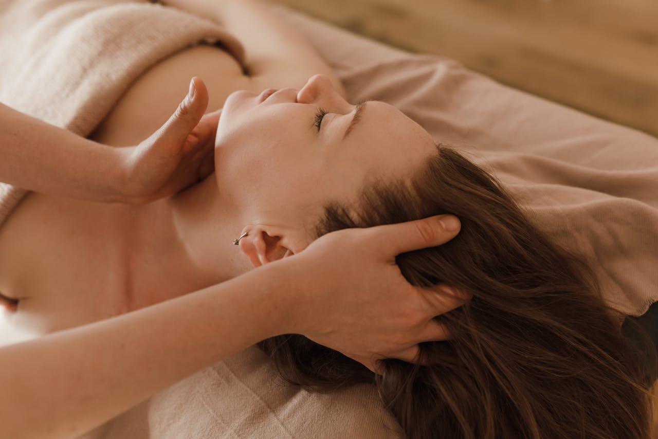 Masoterapia neuromuscular: cómo eliminar puntos gatillo y contracturas profundas