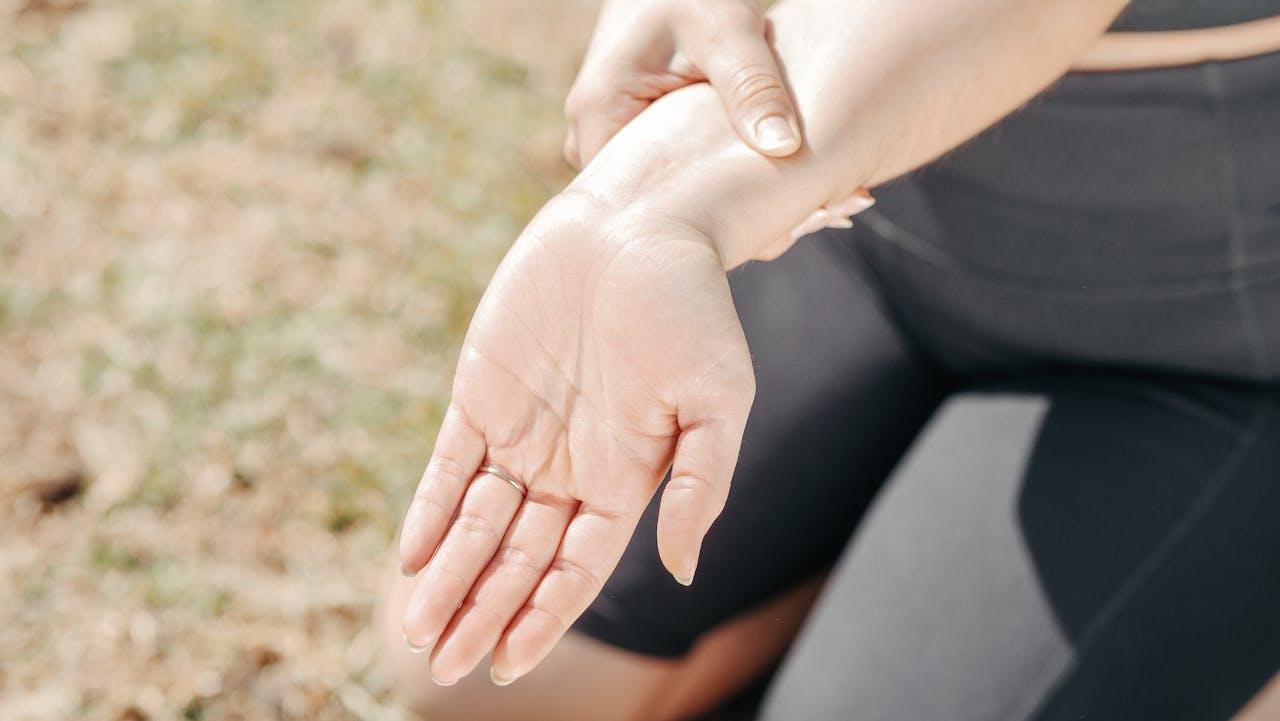 Articulaciones del brazo y el codo: anatomía fácil para entender tus lesiones