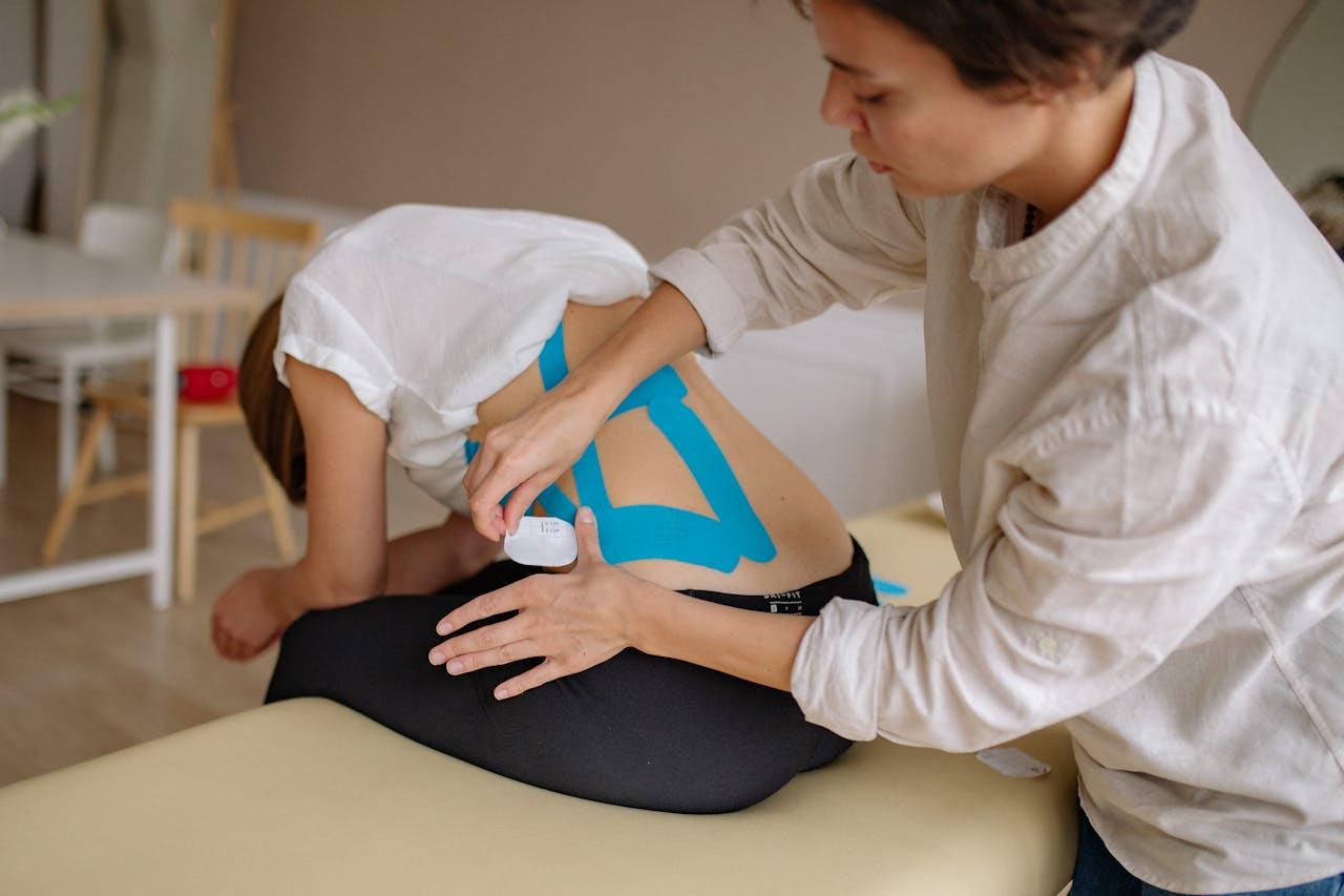Vendaje neuromuscular nervio ciatico: descubre si puede aliviar la ciática y cómo aplicarlo.