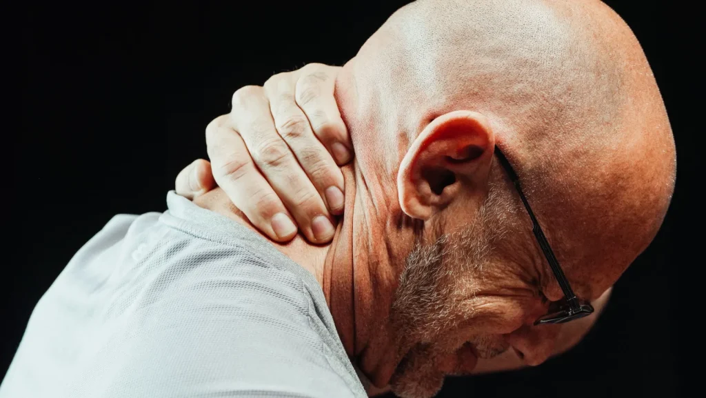 Retracción del mentón para cuidar la curva cervical