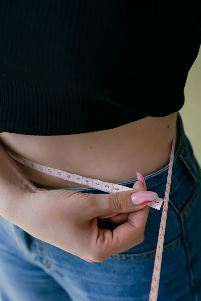 Tratamientos reductivos de abdomen: diferencias entre las técnicas 2 Medición del abdomen con cinta métrica