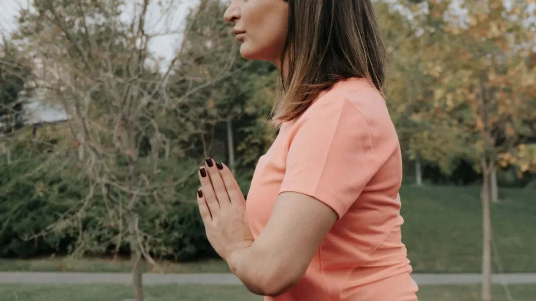 Respiración profunda tumbada para aprender el vacuum abdominal
