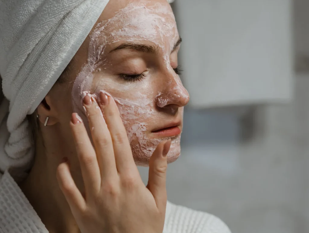 ¿Qué es la exfoliación? Guía para empezar con criterio 1 Qué es la exfoliación de la piel explicado en una clínica de Puebla
