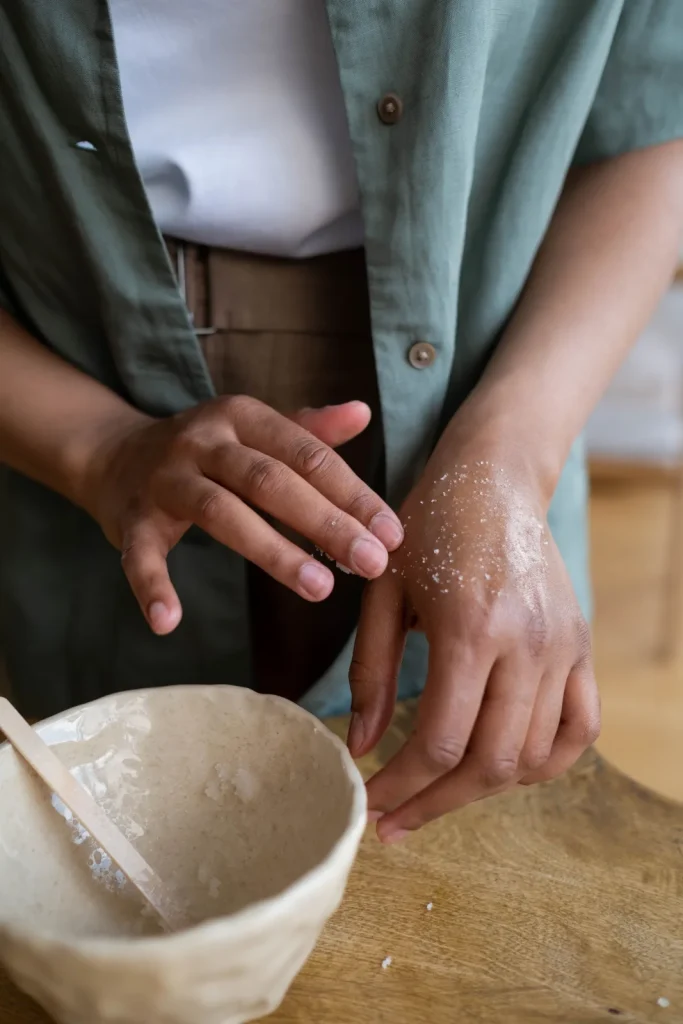 Exfoliación con azúcar o sal: cuál elegir sin irritarte 2 Diferencia de grano entre un exfoliante de azúcar y uno de sal