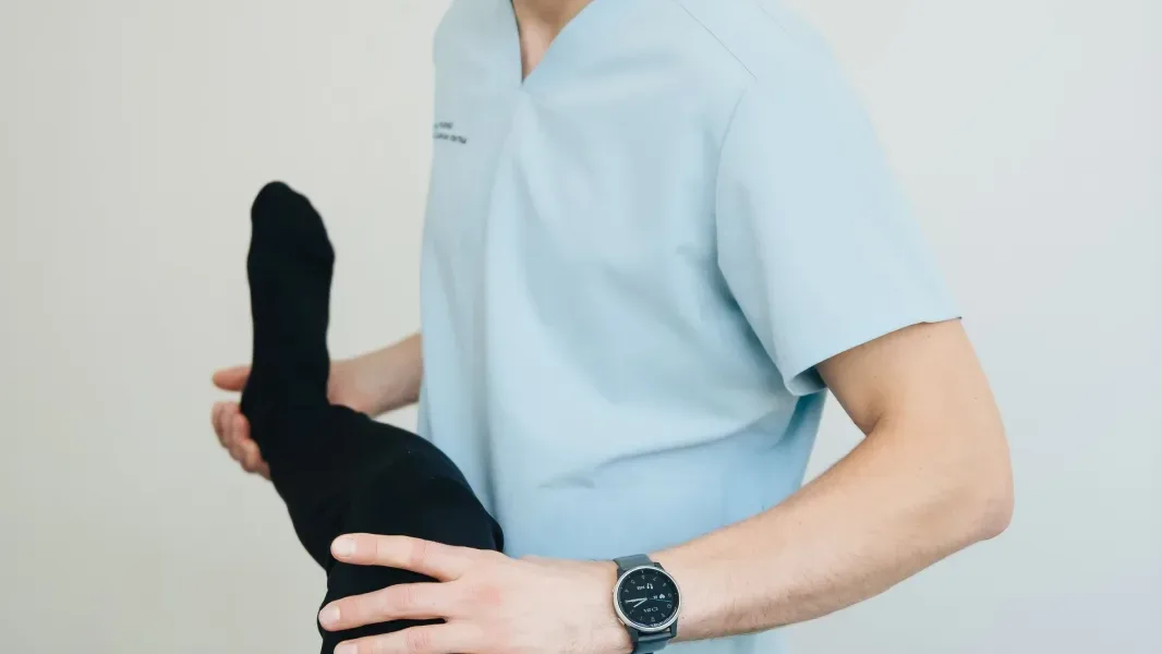 Fisioterapia de la mano con vendaje neuromuscular en Puebla