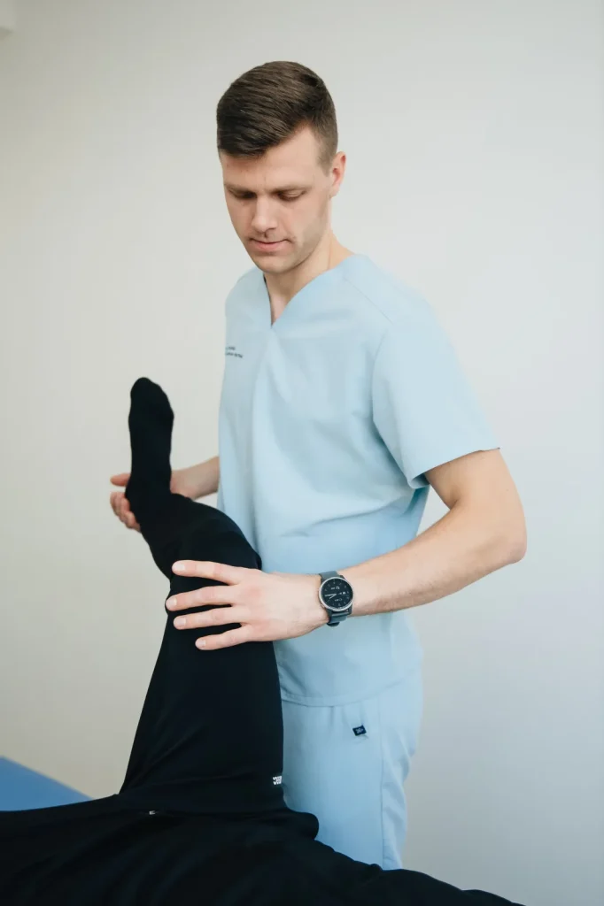 Fisioterapia de la mano con vendaje neuromuscular en Puebla