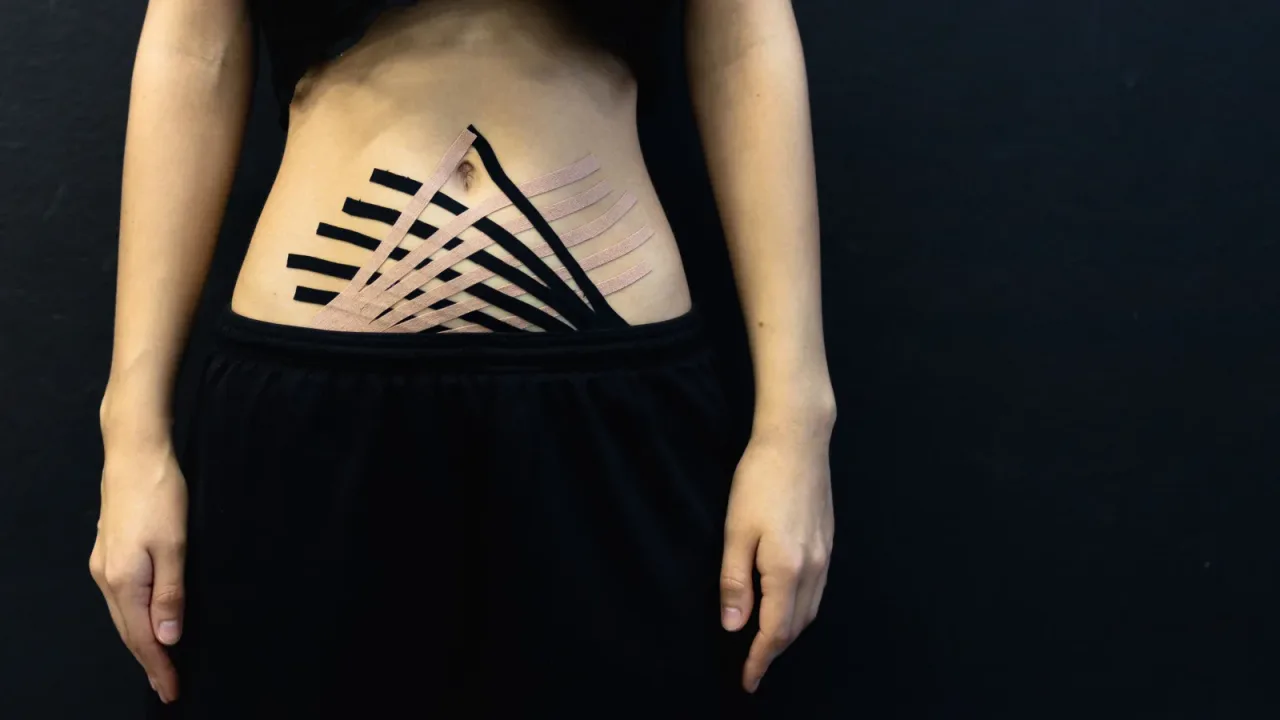 Kinesiotape en el abdomen dentro de un plan de fisioterapia en Puebla
