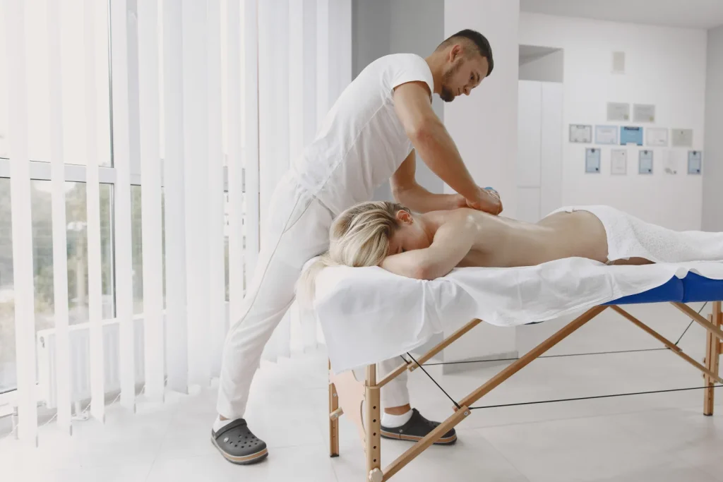 Masaje linfático corporal en una clínica de fisioterapia en Puebla