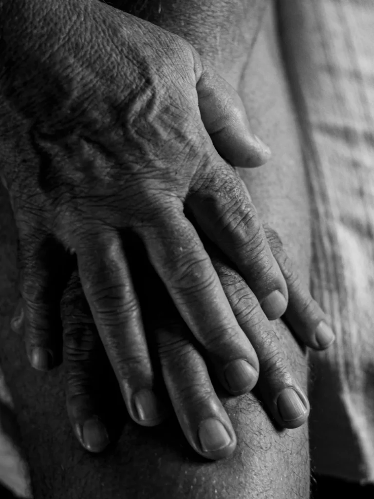 Dolor en articulaciones de manos: entiende tus opciones 2 Movilidad de los dedos durante la exploración